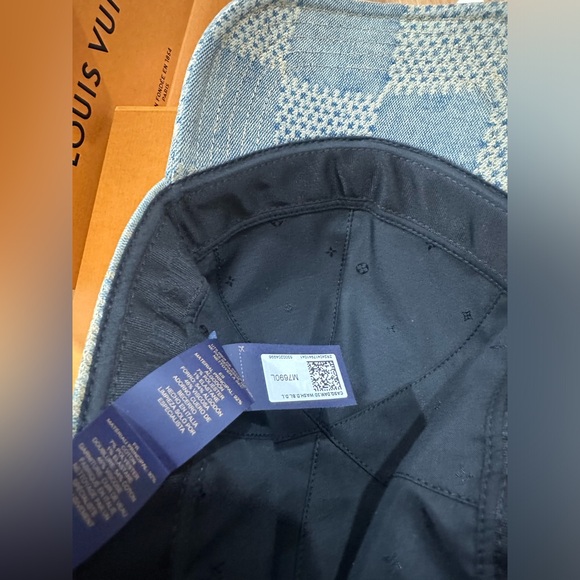 Louis Vuitton cap - Picture 9 of 11